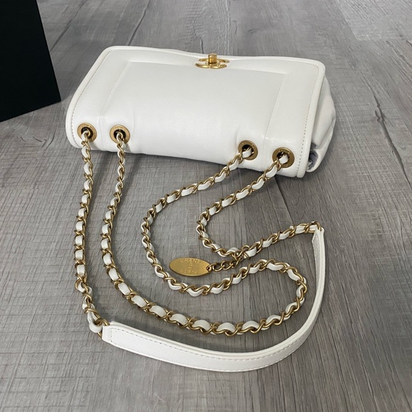 Rare❣️Chanel 2019 puffy flap chain crossbody bag - Picture 8 of 13